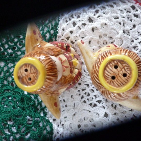 Vintage Sakura Salt & Pepper Shakers Gathering of the Angels Holiday Debbie Mumm - Picture 8 of 12